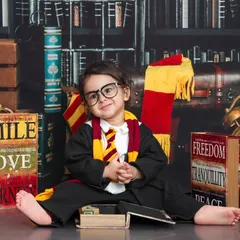 Posed like a true wizard, this little one is ready for her first year at Hogwarts. The detailed set includes magical books and an old-fashioned clock.