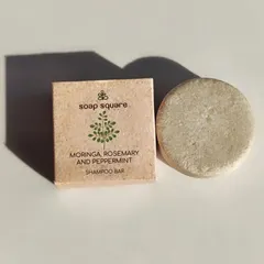 A great review of our Moringa, Rosemary, and Peppermint shampoo bar. It highlights how the bar effectively cleanses the scalp, removes dandruff, and soothes irritation, making it perfect for those with an itchy scalp.