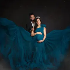 Every mother-to-be is a queen, and this is her magical moment. In the studio, we can create these beautiful, flowing gown portraits that feel like they are straight out of a fairytale. It’s a celebration of the incredible journey of creating life.