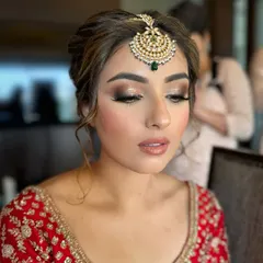 The focus here was on creating a flawless canvas. Jasmeet's skin is prepped to perfection for a radiant, long-lasting glow, with a subtle contour to enhance her features under any light.