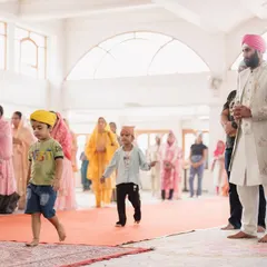 Children wander and play during the Anand Karaj ceremony. These candid moments of the youngest guests add a layer of authenticity and charm to the wedding album.