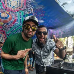 Action tonight in Mumbai. A great shot with a friend and fellow artist, ready to bring the energy.