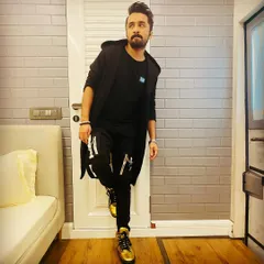 A full length shot in my signature all black style, with a pop of gold. Just leaning back and taking it all in.