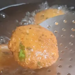 Fresh Medu Vadas being fried to a perfect golden brown for a housewarming function. These crispy on the outside, soft on the inside vadas are a key part of my South Indian catering menu.