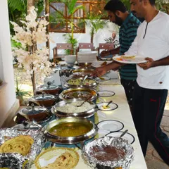 A delicious and well-deserved feast. We ensure every aspect of your corporate retreat is taken care of, including providing a wide spread of quality food to keep the team energized.