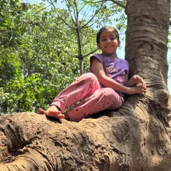 There is a special kind of confidence a child gains from exploring the outdoors. Moments like these, seeing a child feel strong and happy in nature, are what my workshops are all about. We encourage kids to climb, explore, and find their own little adventures.