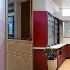 This display at my Experience Center showcases a bold red kitchen with frosted glass sliding doors. It’s a great way to visualize how different colors and mechanisms will function in your own home.
