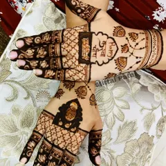 This special design was created for Karwachauth, featuring a "Happy Karva Chauth" message and other festive elements. Themed mehndi is a wonderful way to celebrate any occasion.