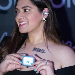 Partnering with Motorola and Swarovski was a perfect fusion of fashion and tech. For this launch, I created content that positioned the Moto Buds not just as an electronic device, but as a statement accessory. This is how I help brands tell a bigger story.