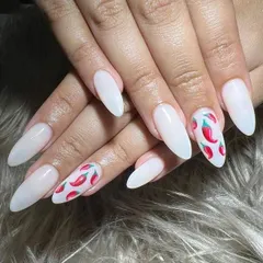 How fun are these? I hand-painted these spicy red chillies on milky white gel extensions for a client who wanted a unique and playful summer look.