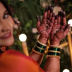 A happy client showing off the dark, beautiful stain of her mehndi. My 100% natural henna guarantees this rich color.