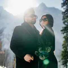 A stylish portrait amidst the bright snow and sharp mountain peaks of Sonmarg valley. We use the dramatic contrast of the landscape to create bold and fashionable pre-wedding images for couples with a flair for the dramatic.