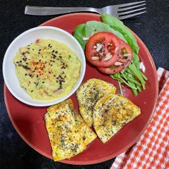 Breaking my 17-hour fast with this beautiful plate. It has pan-fried paneer with herbs, a side of fresh avocado mash, and veggies. This is a perfect example of a nourishing meal full of protein and healthy fats.