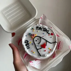 Another fun character bento cake, customized with the birthday person's name. These are great for when you want a cake but don't need a full-sized one.