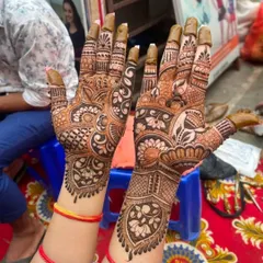 A classic party-style mehandi with bold floral and paisley patterns, perfect for making a statement at any event.