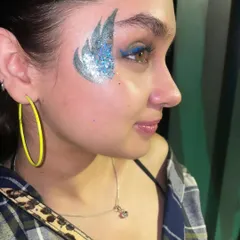 Angelic vibes with this winged glitter design. The mix of blue and silver cosmetic glitter creates a stunning effect that highlights the eyes.