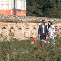 I often work at Delhi's beautiful historical monuments. This portrait, taken in a garden near a classic structure, shows how I blend elegant poses with natural surroundings for timeless couple photographs.