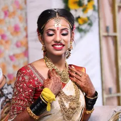 A beautiful portrait of my bride Varsha. The combination of a red and white silk saree with temple jewelry is a classic choice for a South Indian wedding.