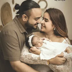 These first few days are pure magic. I focus on capturing the quiet, loving moments between new parents and their baby, preserving the beginning of your family's story in a beautiful, intimate portrait.