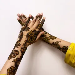 A beautiful floral vine design that gracefully flows along the side of the hands and arms. This style is modern and elegant.