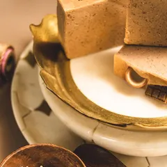The 'Narikela' soap is made with creamy coconut milk. It’s a wonderfully hydrating vegan bar that feeds your skin with healthy fats, leaving it feeling supple and nourished.