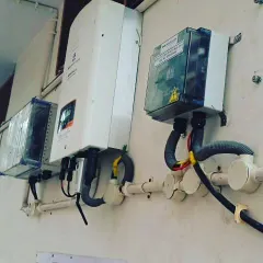 We believe in a bilkul neat installation. This image shows the clean and organized wiring of a solar inverter, ACDB, and DCDB setup, which is crucial for the system's safety, longevity, and performance.