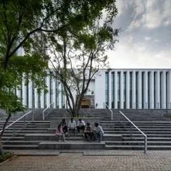 The grand stepped plaza at the Sona University Centre, as featured in ArchDaily. This space is a key element in our design, encouraging students to gather and interact, making the library a true heart of the campus.