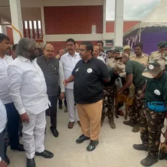 Discussing the tracker dog program with Sri Eshwar Khandre, the Forest Ecology and Environment Minister, during his visit to our Bandipur training center.