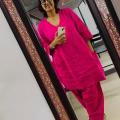 A comfy and chic look featuring a linen salwar kameez paired with my favorite juttis from Fizzy Goblet. I love how fashion and comfort can go hand-in-hand.