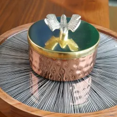 This small decorative box features a hammered copper base and a lid adorned with a dual-tone bird motif. It’s a perfect example of the subtle wildlife-inspired details in our collection.
