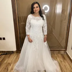 Simplicity and elegance for a Christian wedding. I created a soft, romantic look for this bride, featuring a natural base, subtle eyeshadow, and a gentle pink lip to complement her beautiful white lace gown. The focus is on a fresh, glowing complexion.