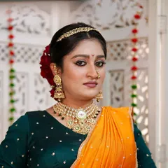 A modern take on the traditional Peshwai look. I focused on creating a flawless, radiant base and defining the eyes to complement the classic Maharashtrian jewelry and vibrant saree.