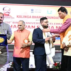 Being honored with a shawl on stage during the Bhagwan Birsa Munda anniversary event. I am grateful for the recognition from such distinguished leaders.