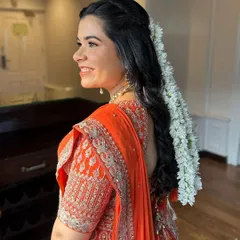 For Juhi’s baby shower, the makeup needed to be gentle and glowing. We focused on soft skin and minimal definition to let her natural pregnancy glow shine through beautifully.