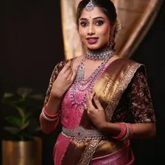 A close-up of the reception look, highlighting the neatly pleated pallu and how it is styled with a modern, diamond-studded kamarbandh.