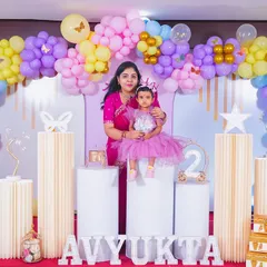 A lovely photo of the birthday girl with her mother in front of the impressive balloon arch.