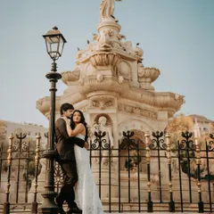 Framing love against the iconic Flora Fountain in South Mumbai. I use the city's stunning architecture to create dramatic and elegant pre-wedding portraits that have a classic, cinematic feel.