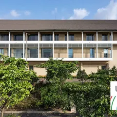 The completed JSW Sanjeevani Hospital in Dolvi, a project selected for the UIA Guidebook for the 2030 Agenda. The design features deep verandas and large windows, ensuring that the interiors are filled with natural light and connected to the surrounding greenery.