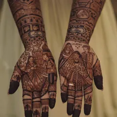 For my bride Krupa, we included portraits of her and her family, her beloved panda, and special dates. Every element in this bridal mehendi holds a special meaning for her.