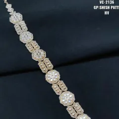 For a neutral option, I have this Kundan sheesh patti with a classic white stone. This versatile piece can be paired with almost any bridal jewellery set.