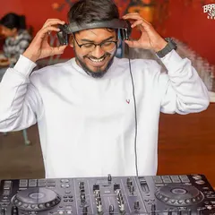 Getting the headphones on and locking into the groove at Brahma Brews. This is the moment before the beat drops, a simple action that kicks off an entire night of music and good vibes.