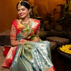 A serene and beautiful bridal portrait. The combination of the stunning saree, intricate jewelry, and my classic makeup artistry creates a truly timeless look.