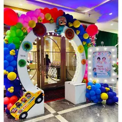 The party starts at the entrance. Here’s a vibrant Cocomelon themed welcome arch, complete with character cutouts and a personalized light-up sign. I design these arches to build excitement from the very first step.