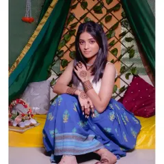 A full view of the minimalist mehendi I did for Sharayu. The simple patterns on her hands and feet are perfect for a modern bride or for any party occasion.