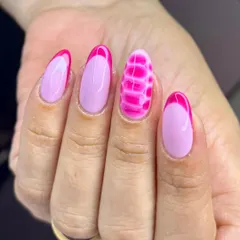 A detailed look at the pink crocodile-print accent nail, showcasing the texture and depth of the design.