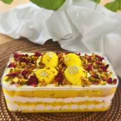 For a more personal indulgence, I offer my Rasmalai fusion flavor in these convenient cake tubs. You get all the rich layers of saffron sponge, creamy rabdi, and rasgulla, elegantly packed and ready to enjoy.