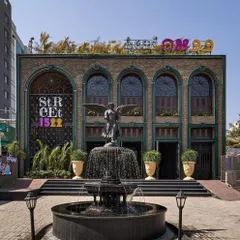 The grand entrance I designed for Street 1522 features a classic three-tiered fountain and symmetrical planters. This creates a formal and welcoming entryway that sets a sophisticated tone for the establishment.
