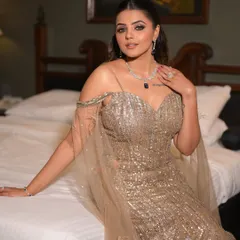 This pose captures the essence of glamour. The smoked-out eyeshadow and perfectly defined lips create a powerful yet elegant statement, ideal for a reception or cocktail event.