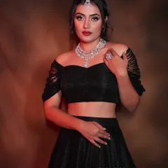 For a modern and glamorous reception or sangeet look, I offer sparkling silver-toned sets like this one. This layered necklace and maang tikka combination gives the feel of real diamonds, perfect for pairing with a contemporary lehenga or gown.