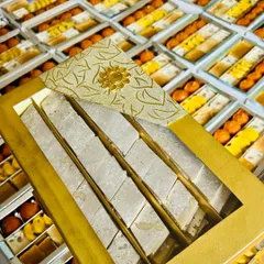 Our gold-leaf box adds a touch of luxury to your gifts. It is sturdy, elegant, and perfectly suited for premium sweets like Kaju Katli, making it a popular choice for weddings and high-profile corporate events.